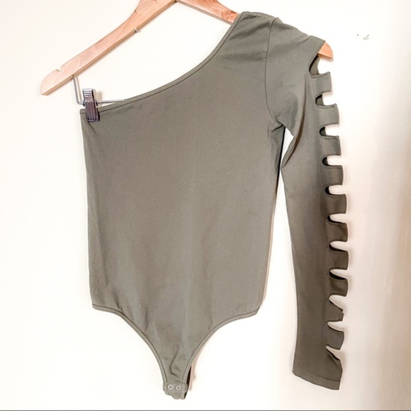 NWOT Bebe One Shoulder Army Bodysuit Top - Picture 3 of 5